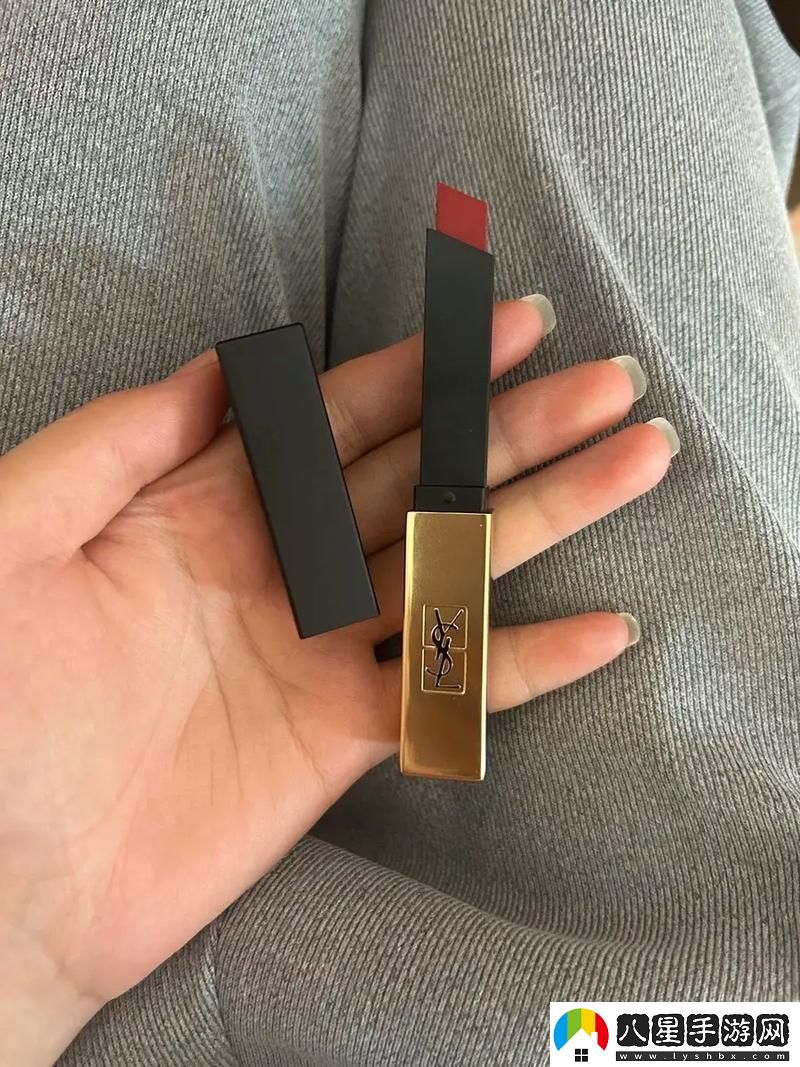 “唇”驚四座！YSL28號色領(lǐng)跑潮流